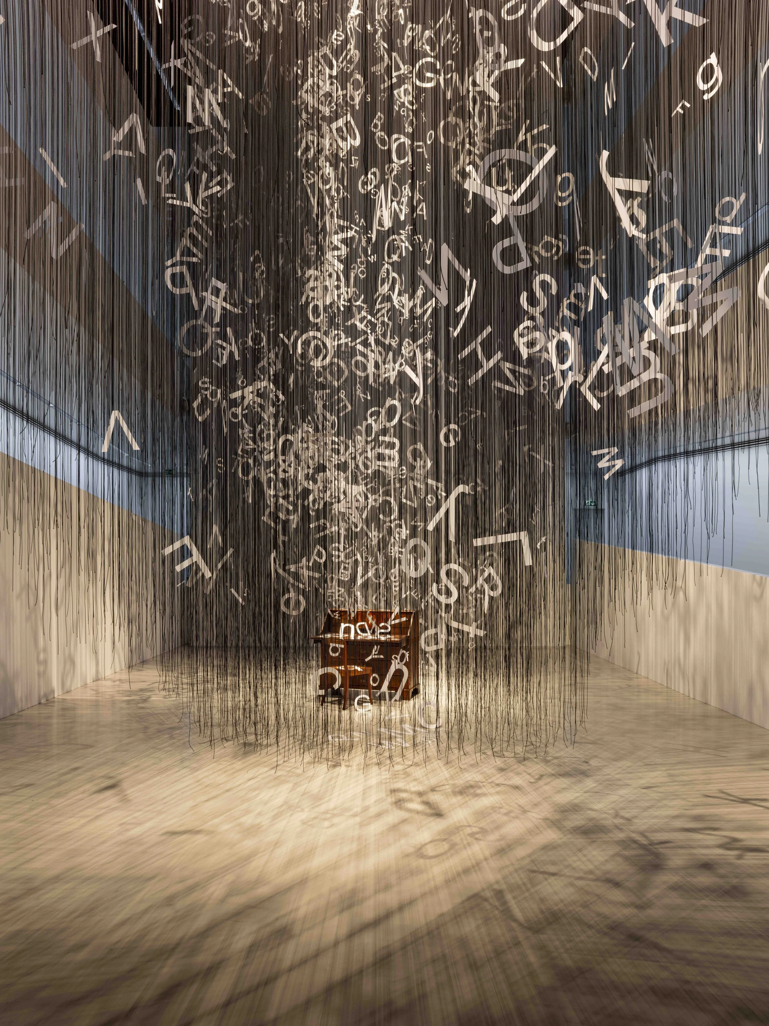 CHIHARU SHIOTA–塩田千春